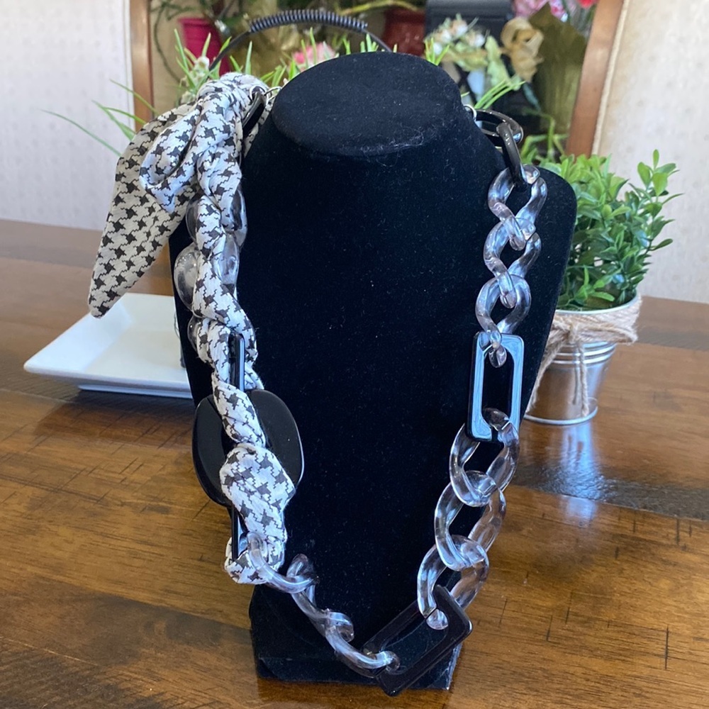 Cato Necklace